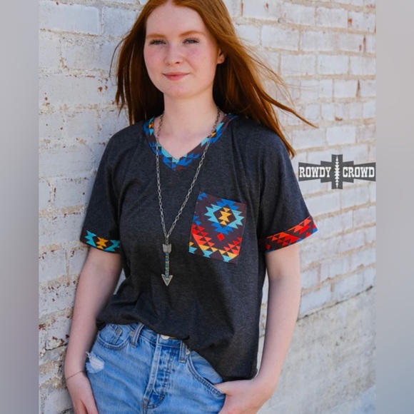 Vaquera V-Neck - Picture 2 of 3